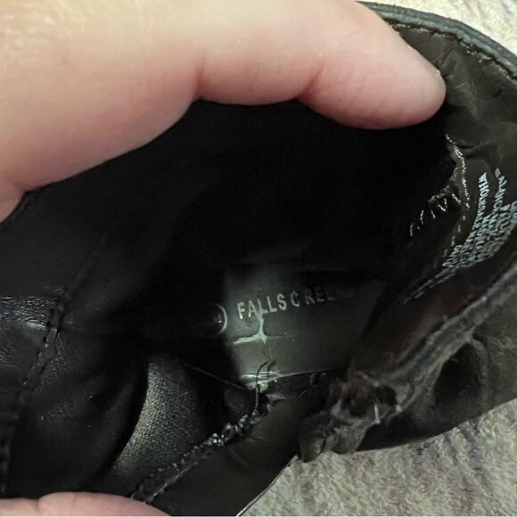 Falls Creek Soft Brown Ruffled Side Booties Baby Girls Size 6 - Picture 8 of 9